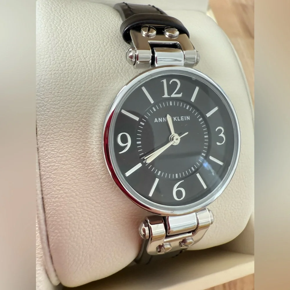 Anne Klein ladies black dial silver tone watch NEW BATTERY